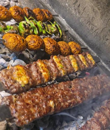 عکس کبابی  نان داغ کباب داغ سیروان