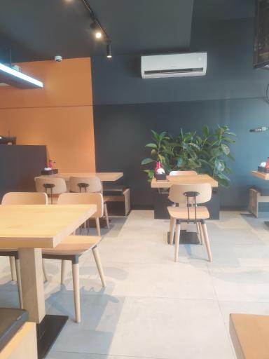 عکس فست فود شیلا شعبه عبدل آباد