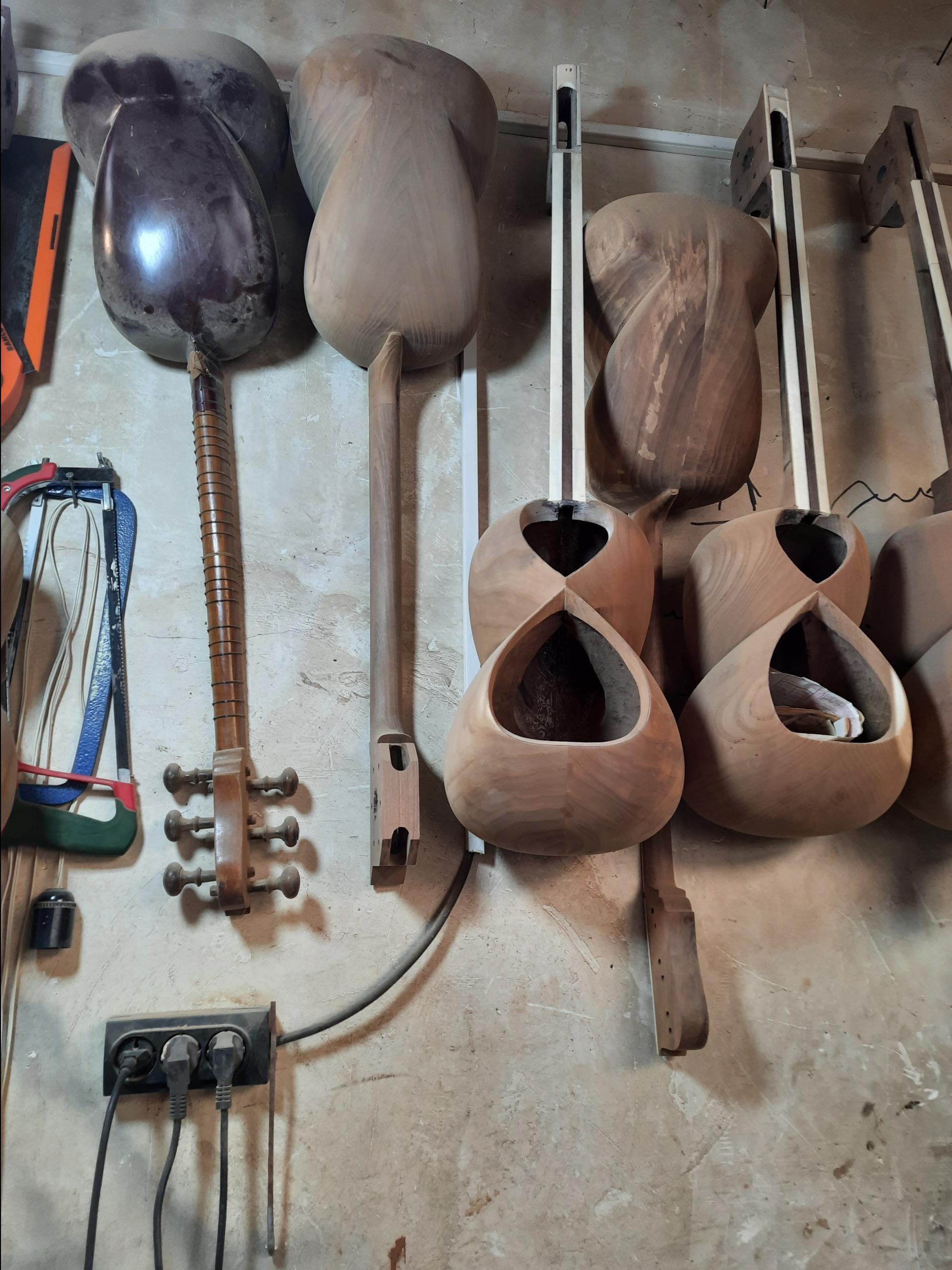 عکس کارگاه تار سازی مصطفی گلبیدی