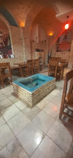 عکس رستوران سنتی سرو