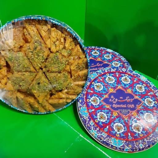 عکس لبنیات و بستنی سنتی آوازه