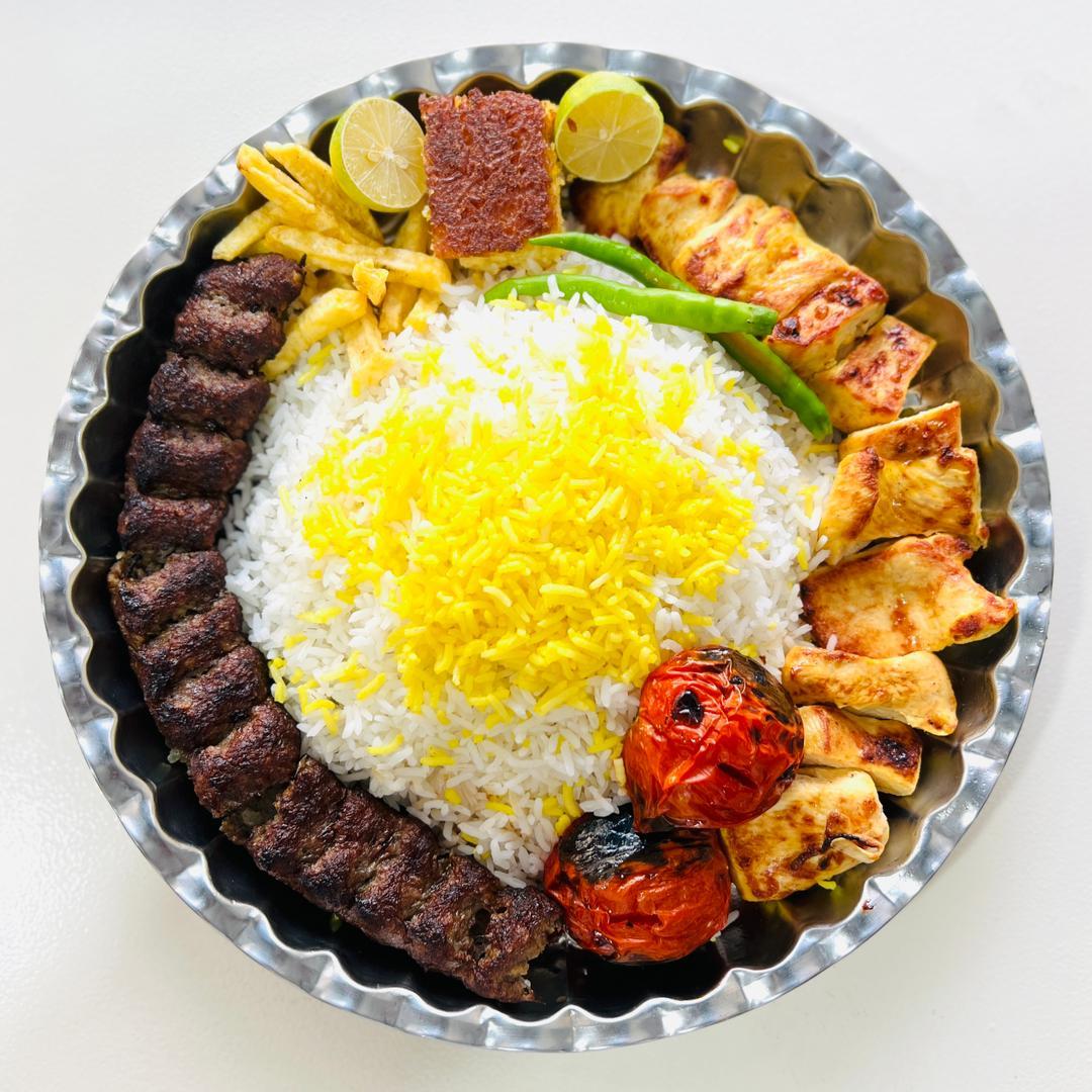 عکس کترینگ و تهیه غذای حاج اکبر و پسران 