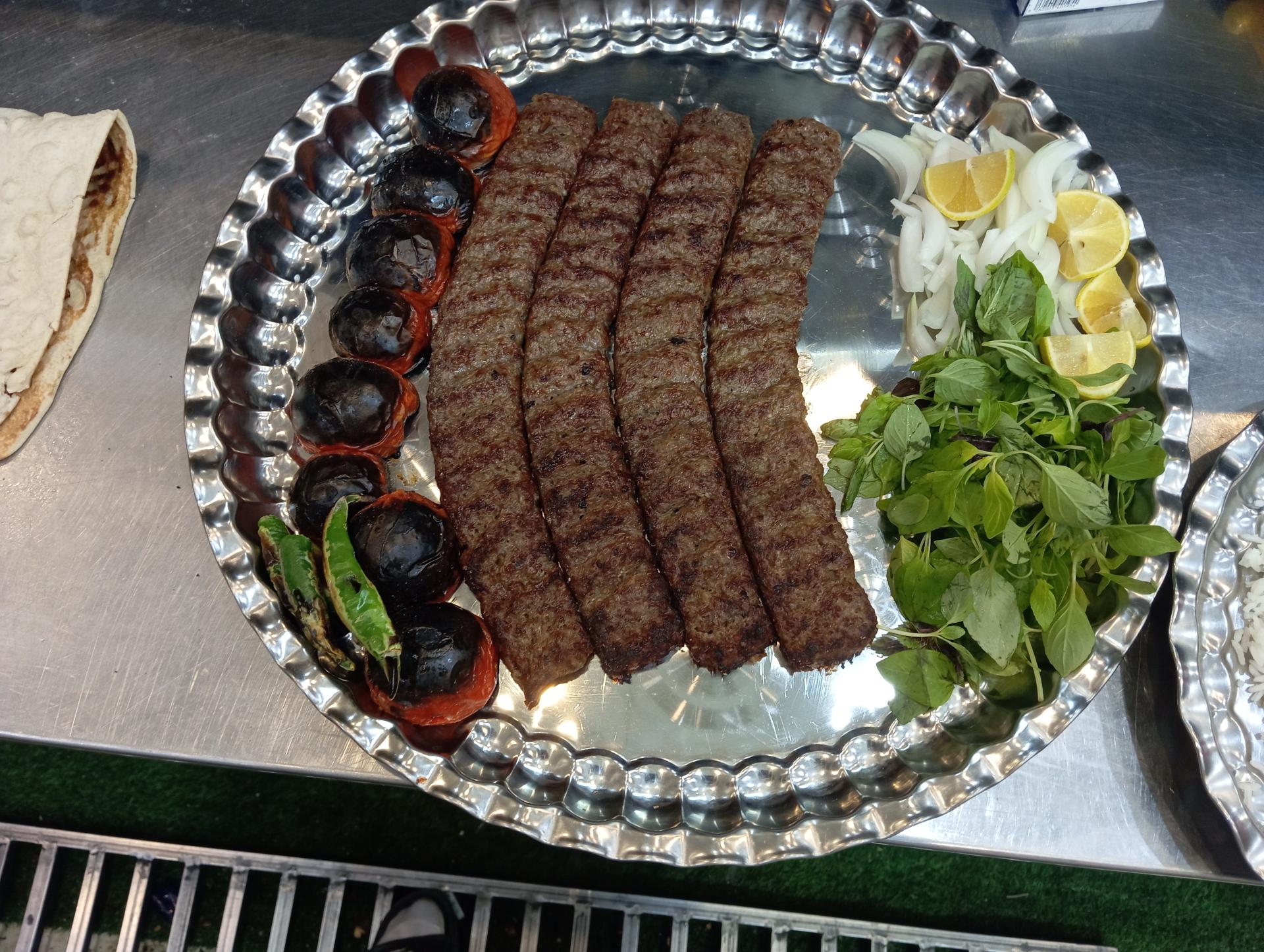 عکس کباب ساطوری سنتی اصیل بناب