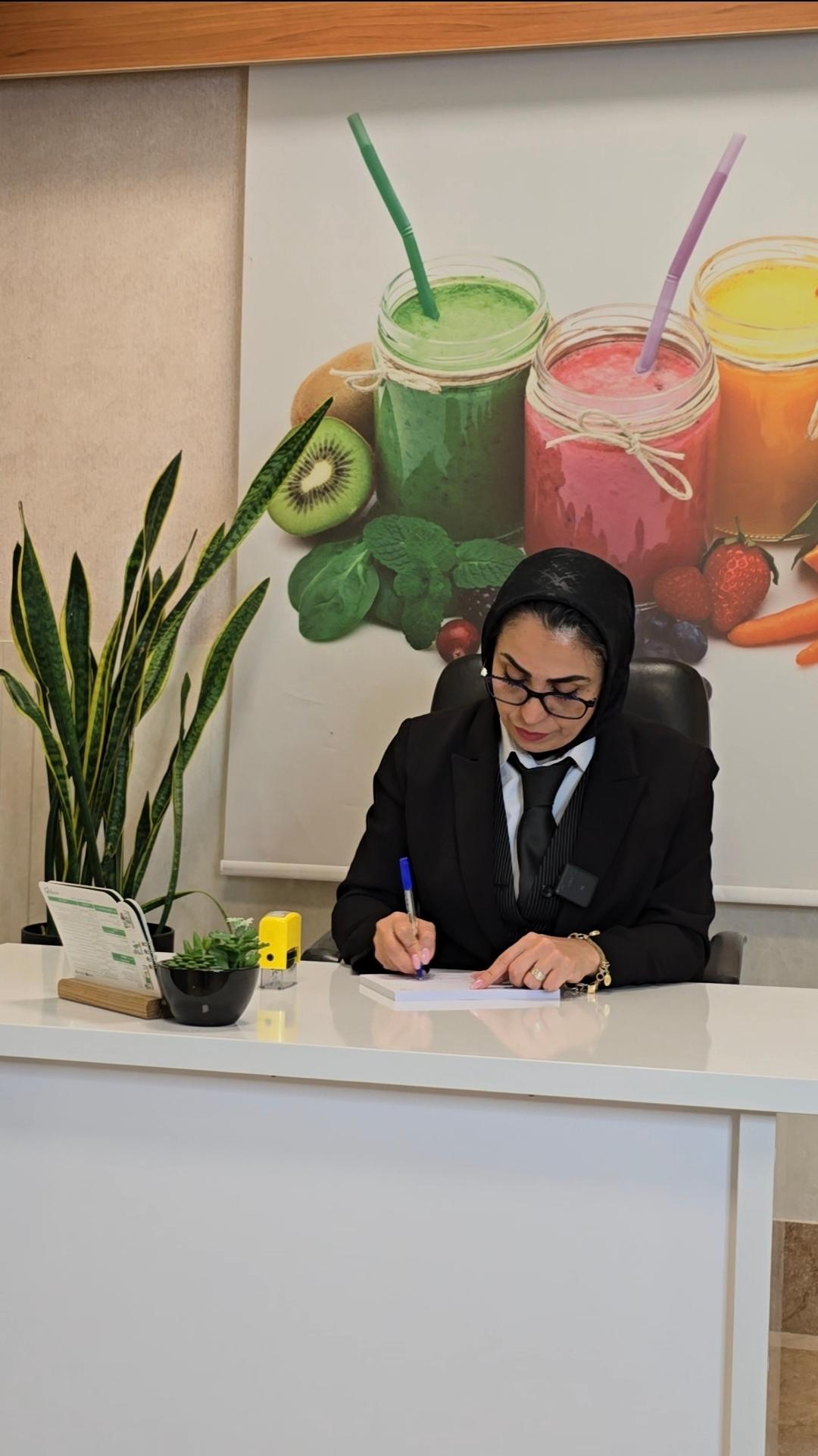 عکس کلینیک تغذیه چنگال سبز