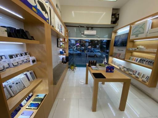 عکس فروشگاه موبایل اپل استور بکان