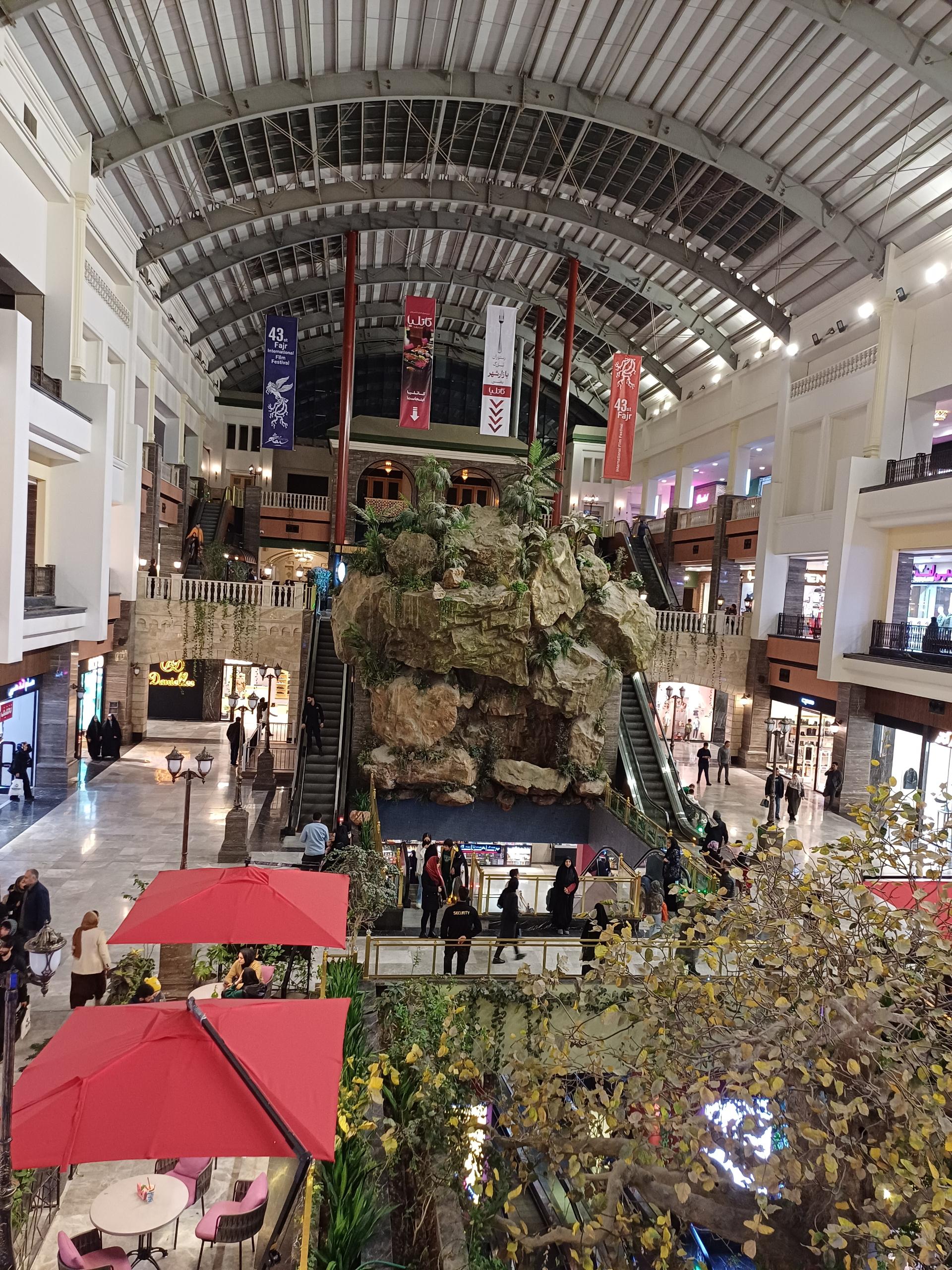 عکس مرکز خرید هایپر استار