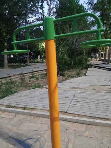 عکس وسایل بدنسازی عمومی 