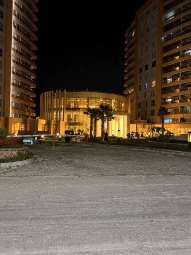 عکس برج طلایی