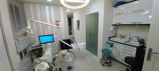 عکس دندانپزشکی لبخند سبز