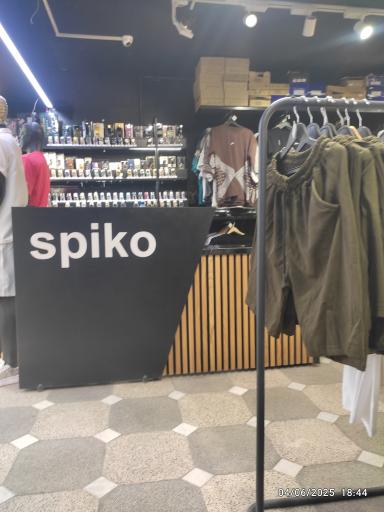 عکس لباس فروشی اسپیکو