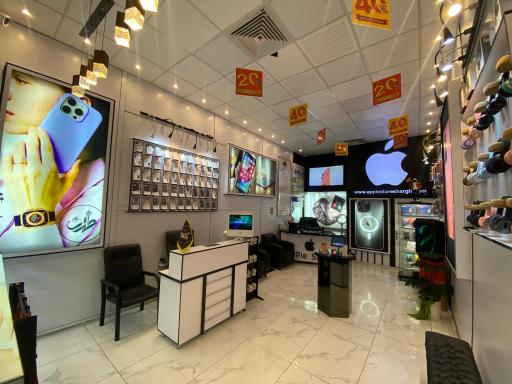 عکس اپل استور شرق تهران