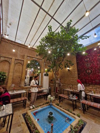 عکس رستوران دوسی