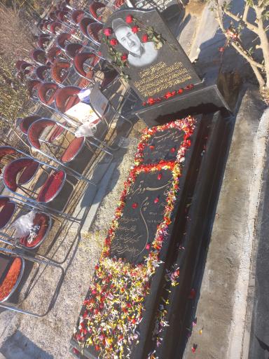 عکس مزار حاج محمود قربانی