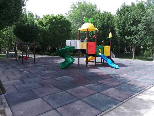 عکس زمین بازی کودکان ۲