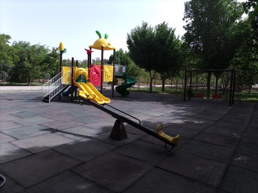 عکس زمین بازی کودکان ۲