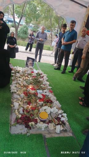 عکس آرامگاه مرحوم استاد محمود فرشچیان