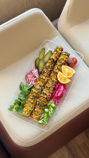 عکس آشپزخانه دیگ و دلبر کاشان