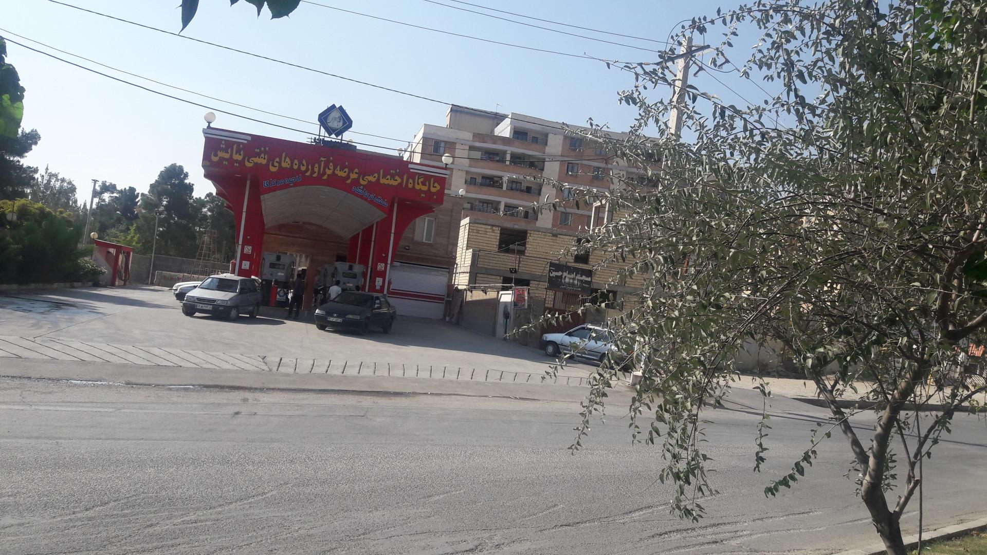 عکس پمپ بنزین نیایش