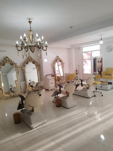 عکس سالن زیبایی رژصورتی