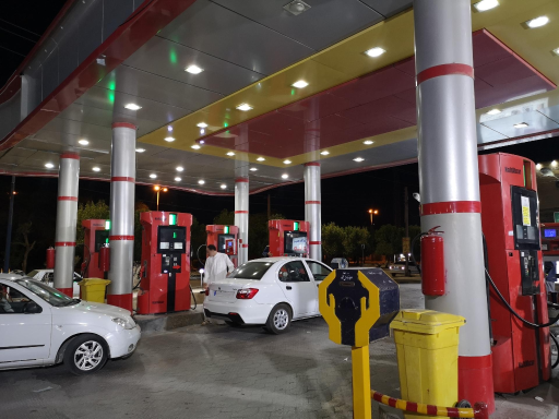 عکس پمپ بنزین قادری