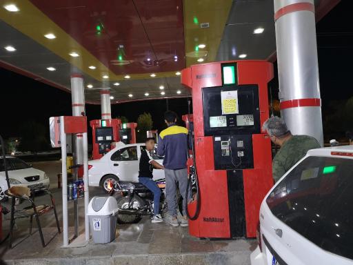 عکس پمپ بنزین قادری