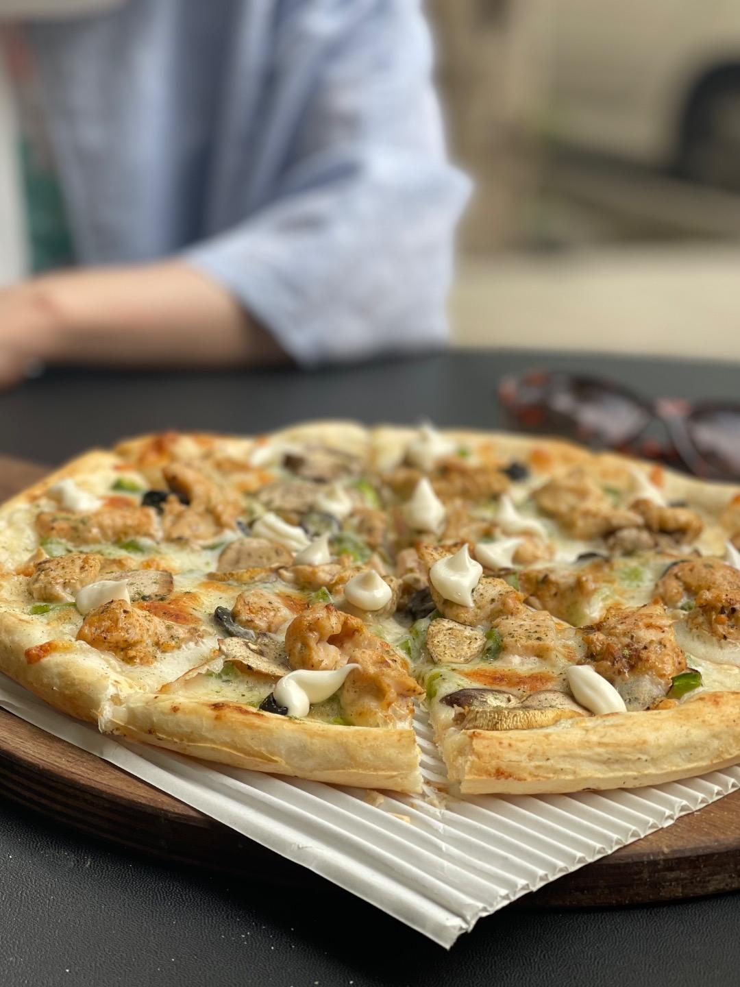 عکس پیتزا آویش