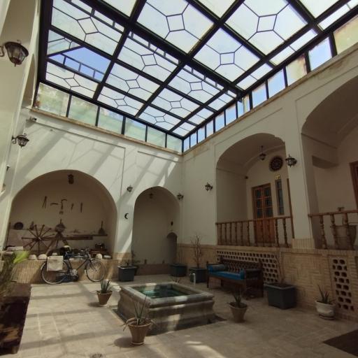 عکس هتل سنتی آقایی