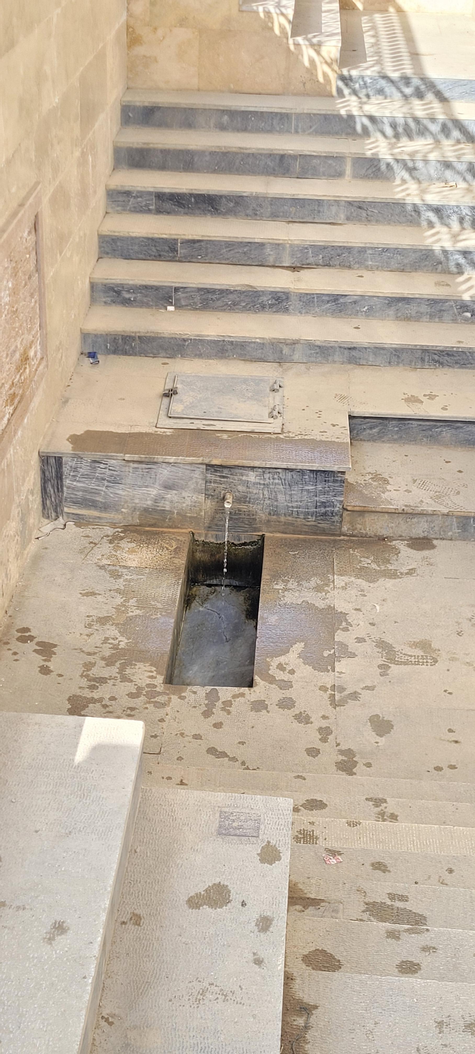 عکس چشمه آب معدنی تلخاب