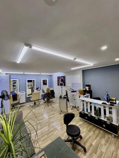 عکس آموزشگاه آرایشگری آقای بیست