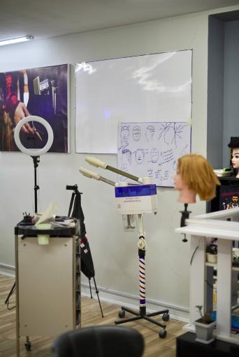 عکس آموزشگاه آرایشگری آقای بیست