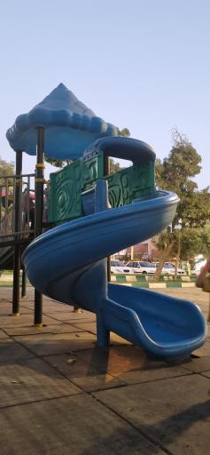 عکس وسایل بازی پارک شهر اراک 
