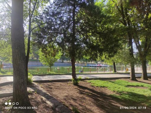 عکس دریاچه پارک شرقی طاقبستان