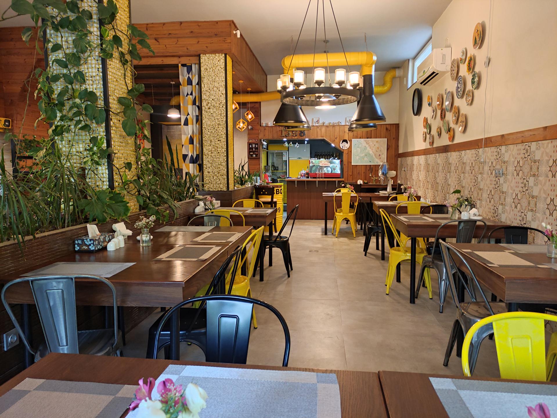 عکس کافه رستوران باربیکیو نرگس