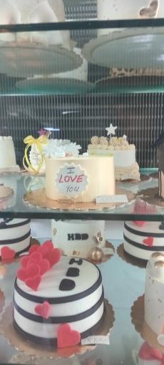 عکس شیرینی سرای همیشه سبز