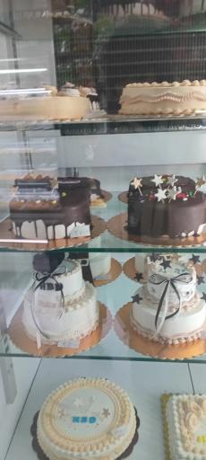 عکس شیرینی سرای همیشه سبز