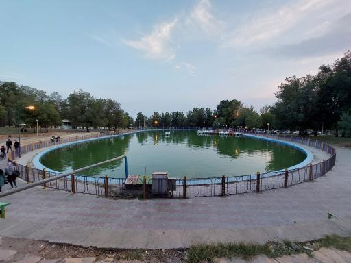 عکس دریاچه پارک شرقی طاقبستان