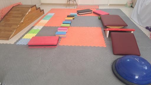 عکس گفتاردرمانی و کاردرمانی رهآوا