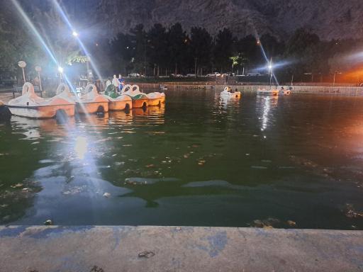 عکس دریاچه پارک شرقی طاقبستان