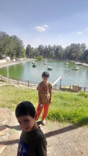 عکس دریاچه پارک شرقی طاقبستان