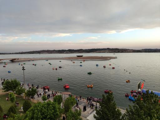 عکس ساحل دریاچه شهدای خلیج فارس