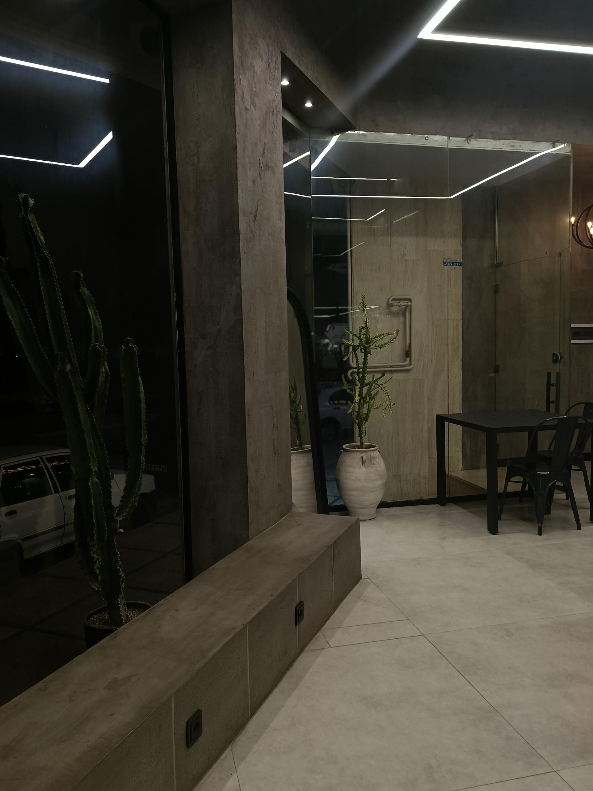 عکس کافه خاکستری
