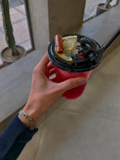 عکس کافه خاکستری