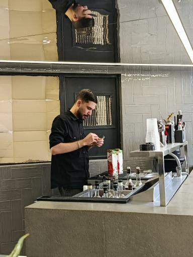 عکس کافه خاکستری