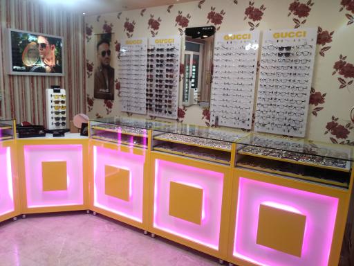 عکس معاینه چشم - بینایی سنجی و عینک مهردید اپتومتریست حسین دهقانی