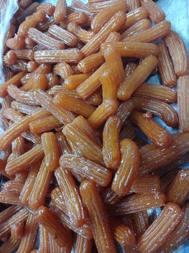 عکس کیک و کلوچه پزی امین