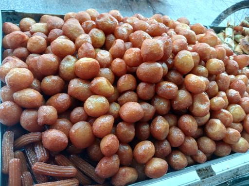 عکس کیک و کلوچه پزی امین