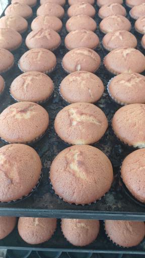 عکس کیک و کلوچه پزی امین