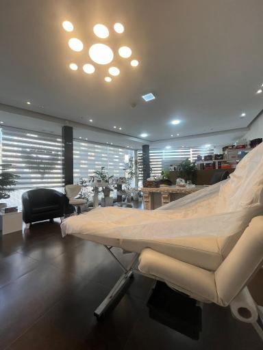 کلینیک زیبایی پوست و مو آبان دکتر سارا نویدی