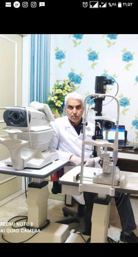 عکس معاینه چشم - بینایی سنجی و عینک مهردید اپتومتریست حسین دهقانی