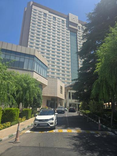 عکس هتل پارسیان آزادی
